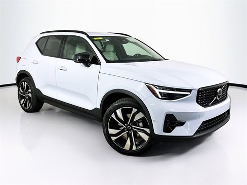 Used 2025 Volvo XC40 B5 Plus w/ Protection Package Premier image 1