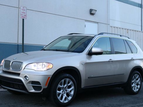Used 2013 BMW X5 xDrive35i w/ Convenience Pkg image 3