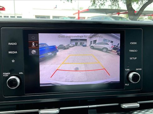 Used 2023 Kia Carnival LX image 28