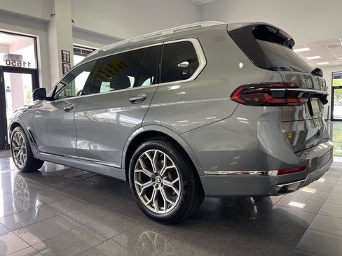Used 2023 BMW X7 xDrive40i w/ Executive Package AWD/4WD image 3