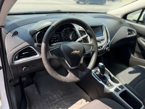 Used 2017 Chevrolet Cruze LS FWD image 11