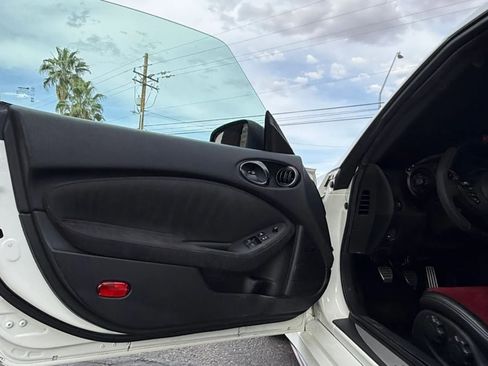 Used 2019 Nissan 370Z NISMO RWD image 33