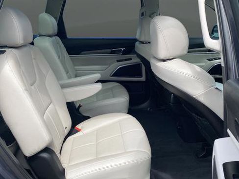 Certified 2022 Kia Telluride SX w/ Towing Package FWD image 26