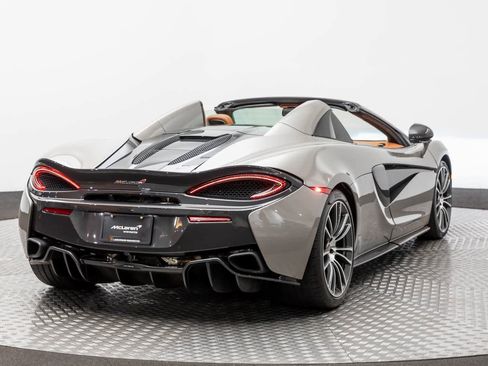 Used 2018 McLaren 570S Spider image 21