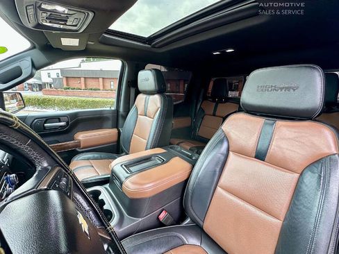 Used 2021 Chevrolet Silverado 1500 High Country w/ Technology Package image 15