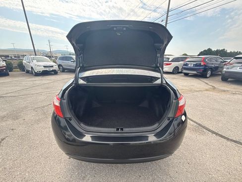 Used 2017 Toyota Corolla LE FWD image 13