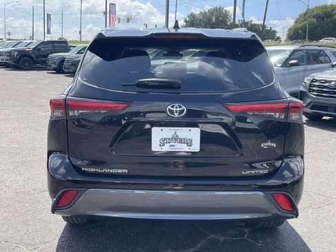 Used 2021 Toyota Highlander Limited FWD image 4