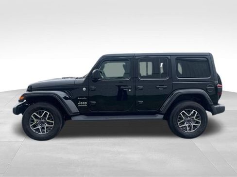 Used 2024 Jeep Wrangler Unlimited Sahara w/ Safety Group AWD/4WD image 11