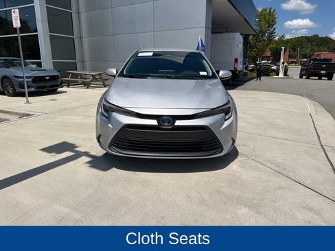 Used 2024 Toyota Corolla LE w/ LE Convenience Package FWD image 2