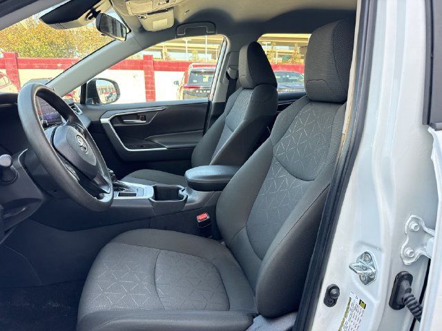 Used 2025 Toyota RAV4 XLE FWD image 26