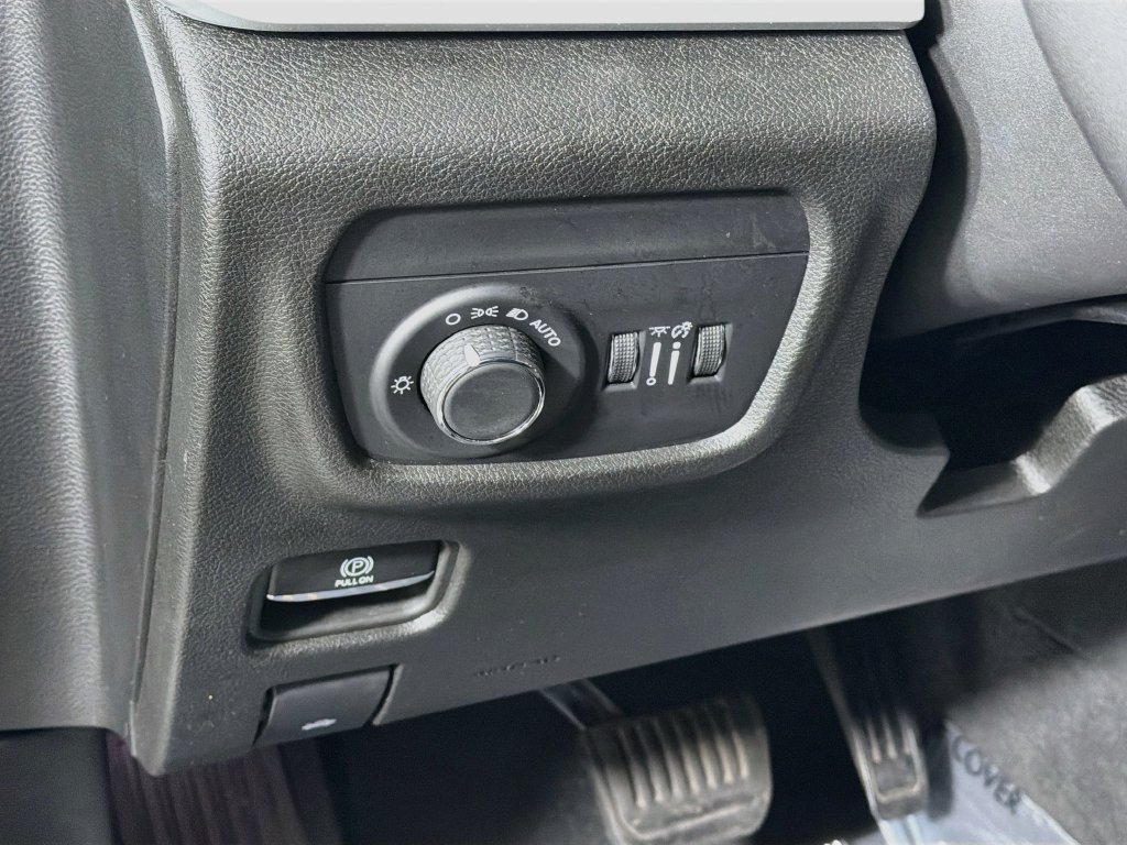 Used 2023 Jeep Grand Cherokee L Laredo AWD/4WD image 10