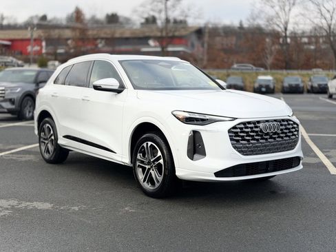 Certified 2025 Audi Q5 2.0T Premium Plus w/ Premium Plus image 9