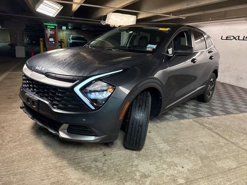 Used 2023 Kia Sportage LX AWD/4WD image 3