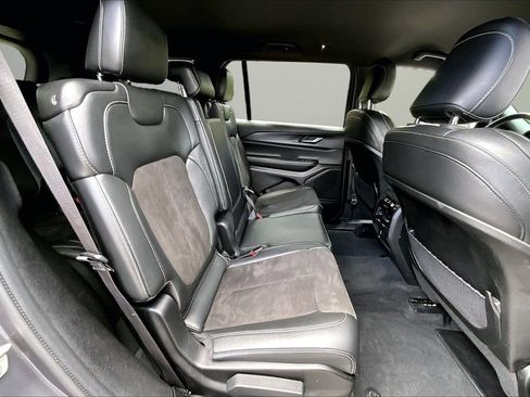 Used 2023 Jeep Grand Cherokee L Laredo AWD/4WD image 23