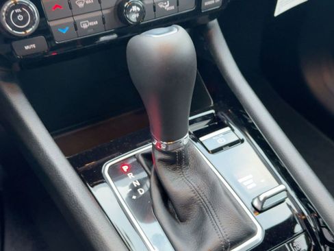 New 2026 Jeep Compass Latitude image 17