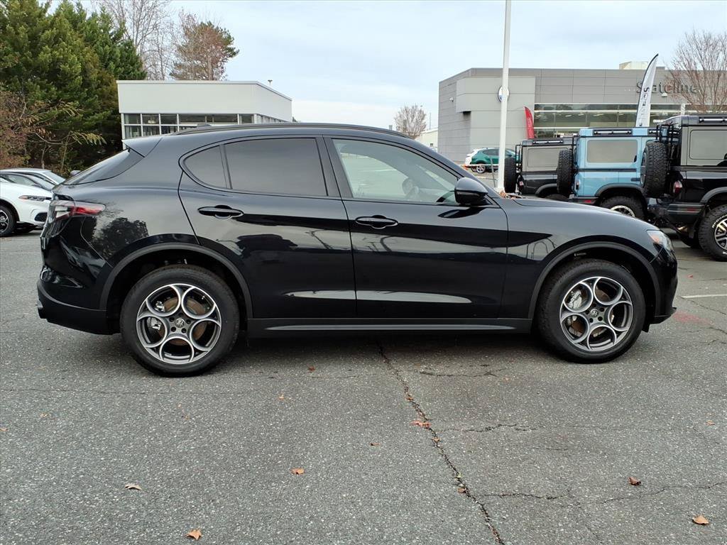 New 2025 Alfa Romeo Stelvio Sprint w/ Convenience Package AWD/4WD image 20