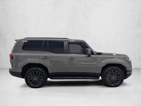 Used 2025 Lexus GX 550 w/ Cold Area Package AWD/4WD image 4