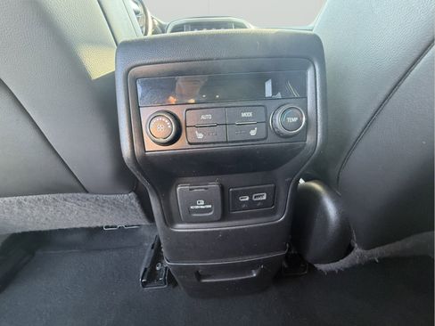 Used 2022 GMC Acadia Denali image 27