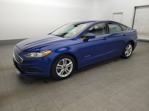 Used 2018 Ford Fusion S image 2