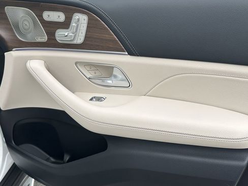 New 2026 Mercedes-Benz GLS 450 4MATIC image 16