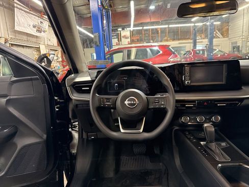 Certified 2025 Nissan Kicks S image 15