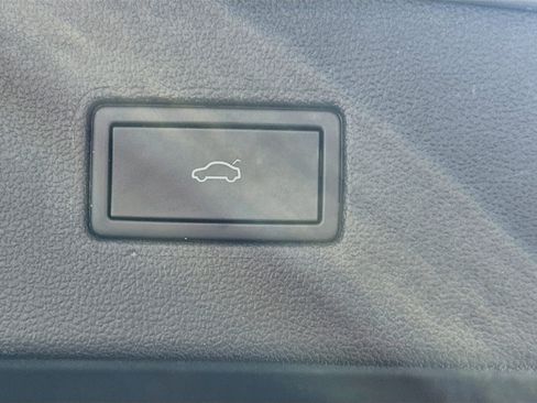 Used 2024 Volkswagen Tiguan SE AWD/4WD image 29