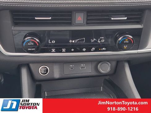 Used 2023 Nissan Rogue SV FWD image 19