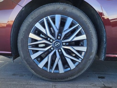 Used 2025 Nissan Altima 2.5 SV image 10