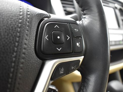 Used 2018 Toyota Highlander Limited image 18