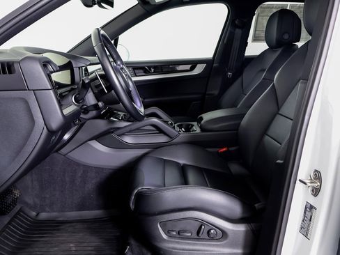 Used 2024 Porsche Cayenne image 5