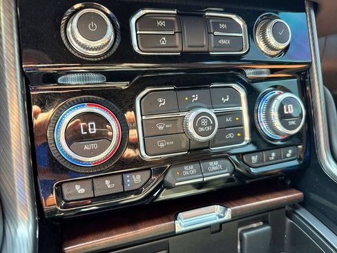 Used 2023 GMC Yukon Denali Ultimate AWD/4WD image 16