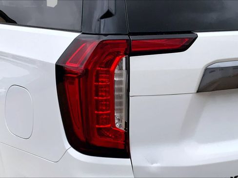 Used 2024 GMC Yukon XL AT4 w/ AT4 Premium Plus Package AWD/4WD image 56