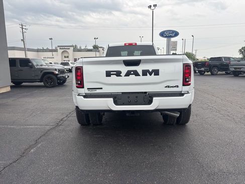 New 2026 RAM 3500 Big Horn AWD/4WD image 7