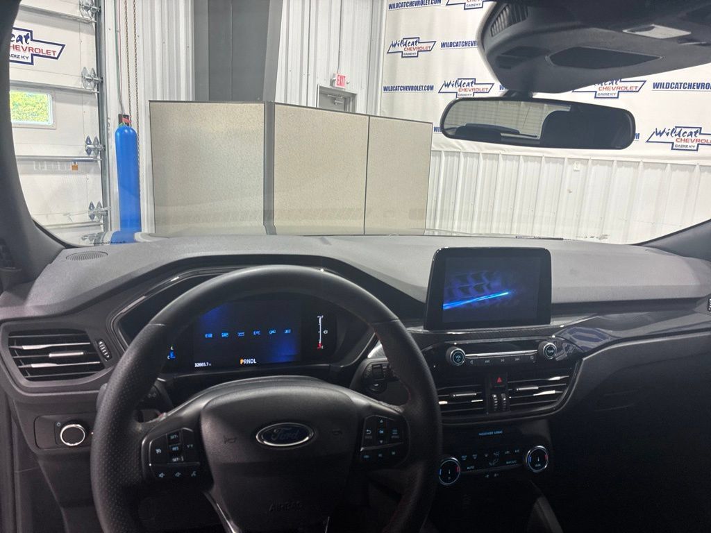 Used 2025 Ford Escape ST-Line FWD image 2