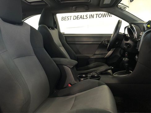 Used 2014 Scion tC FWD image 9