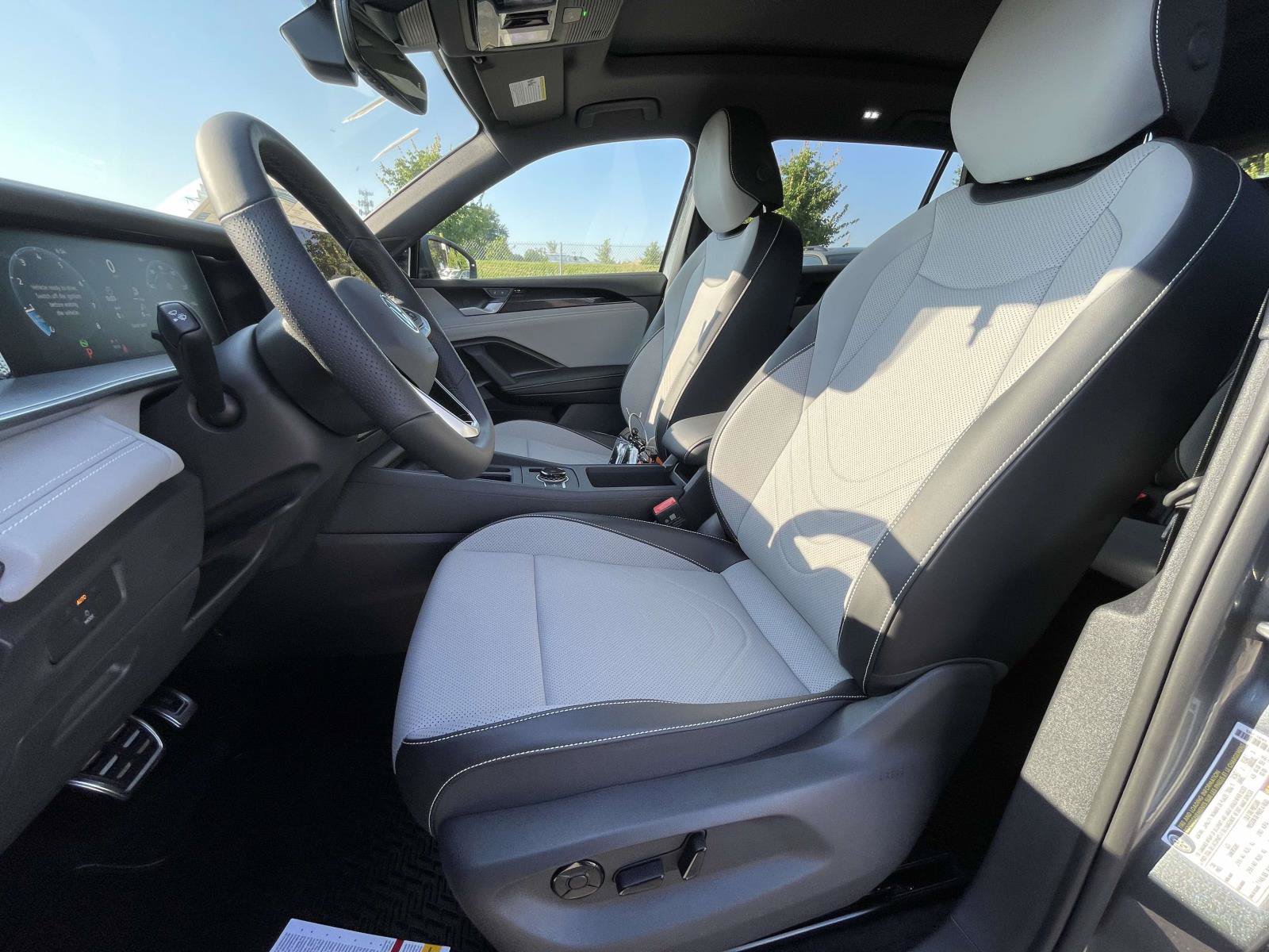 New 2026 Volkswagen Tiguan SE R-Line FWD image 19