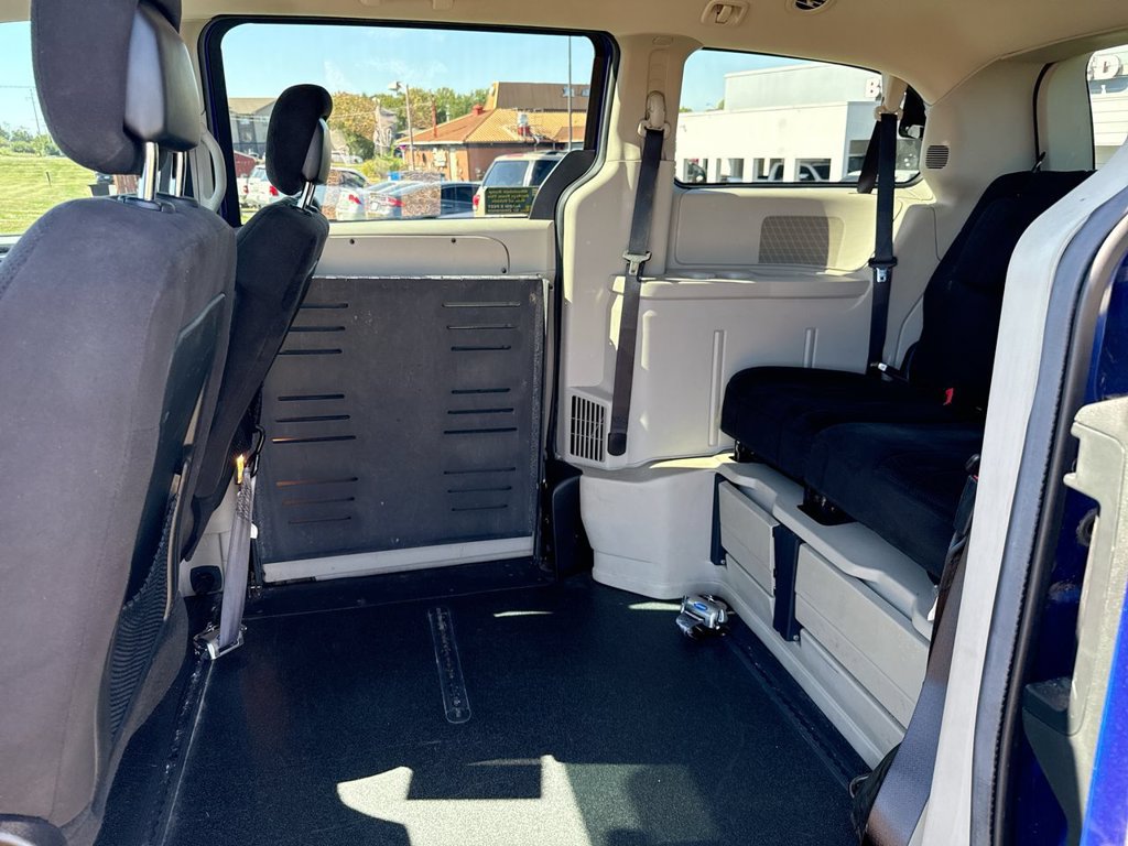 Used 2013 Dodge Grand Caravan SE FWD image 12