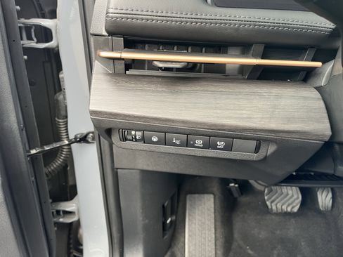 Certified 2025 Nissan Ariya ENGAGE image 18