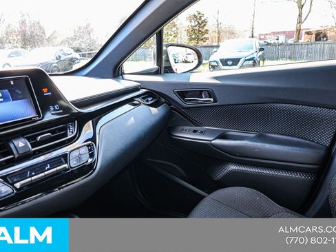 Used 2018 Toyota C-HR XLE FWD image 38