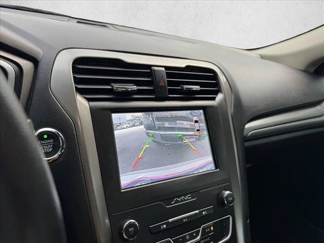 Used 2020 Ford Fusion SE FWD image 15