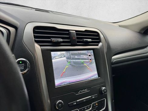 Used 2020 Ford Fusion SE FWD image 15