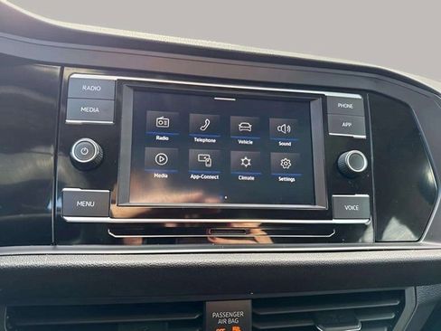 Used 2024 Volkswagen Jetta SE w/ Panoramic Sunroof Package image 16