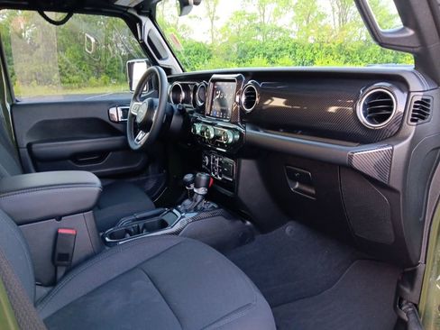 Used 2023 Jeep Gladiator Overland AWD/4WD image 36