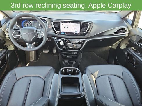 Used 2025 Chrysler Pacifica Select FWD image 9