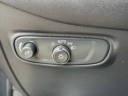 Used 2020 Chevrolet Equinox LS FWD image 42