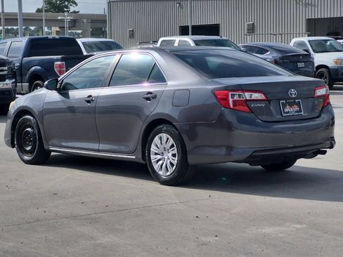 Used 2014 Toyota Camry LE FWD image 4