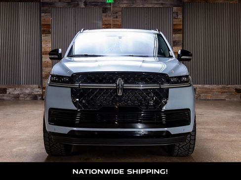 Used 2025 Lincoln Navigator L Reserve w/ Jet Appearance Package image 4