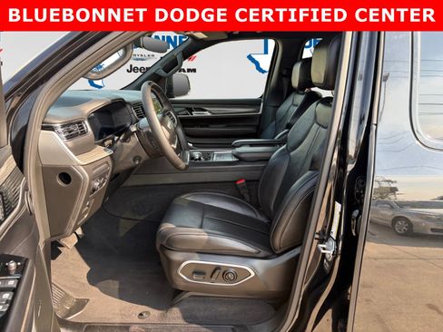 Used 2024 Jeep Wagoneer Series II w/ Flexible Seating Group RWD image 11