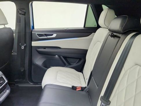 Used 2025 Volkswagen Atlas Cross Sport SEL Premium R-Line AWD/4WD image 28