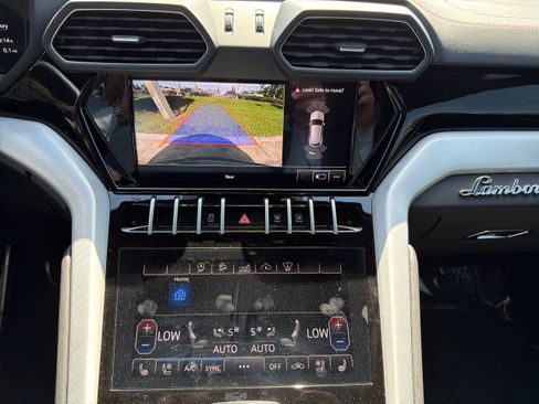 Used 2021 Lamborghini Urus AWD/4WD image 13